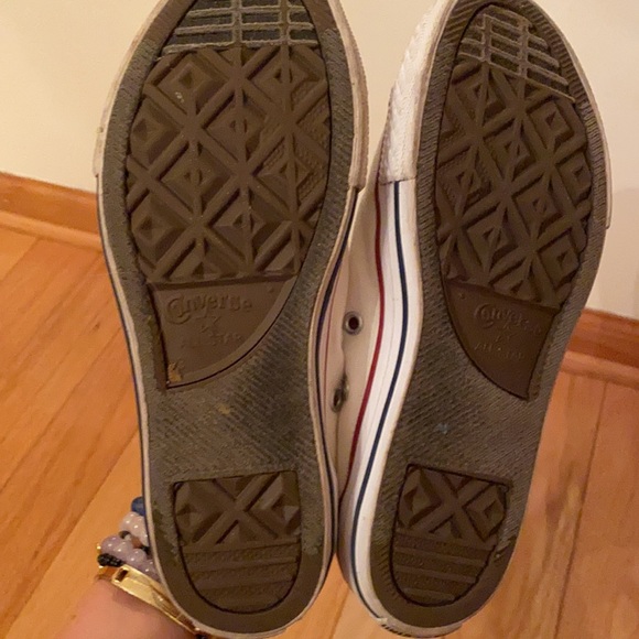 White converse - Picture 3 of 4